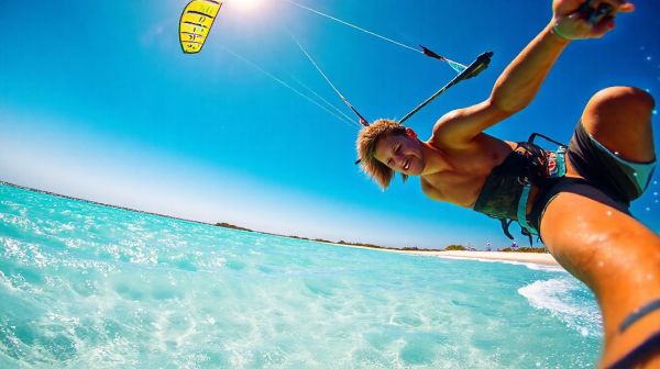 Kitesurfing : les avantages surprenants de ce sport nautique